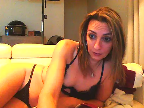 Snapshot of Anaiscpl2405 chatting on November 15, 2025, 9:32 pm Anaiscpl2405 online show from November 15, 2025, 9:32 pm