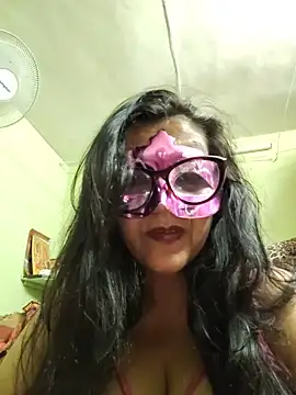 Snapshot of LOVE__RANI chatting on June 19, 2026, 7:56 am LOVE RANI online show from June 19, 2026, 7:56 am