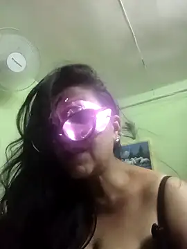 Snapshot of LOVE__RANI chatting on June 20, 2026, 4:15 am LOVE RANI online show from June 20, 2026, 4:15 am