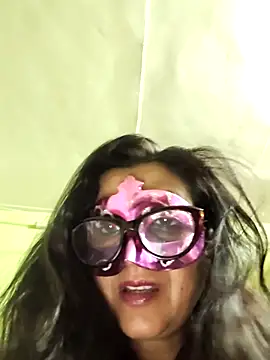 Snapshot of LOVE__RANI chatting on June 24, 2026, 12:37 pm LOVE RANI online show from June 24, 2026, 12:37 pm