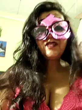 Snapshot of LOVE__RANI chatting on July 6, 2026, 6:43 pm LOVE RANI online show from July 6, 2026, 6:43 pm