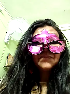 Snapshot of LOVE__RANI chatting on July 13, 2026, 7:44 am LOVE RANI online show from July 13, 2026, 7:44 am