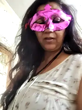 Snapshot of LOVE__RANI chatting on July 30, 2026, 5:06 am LOVE RANI online show from July 30, 2026, 5:06 am