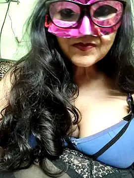 Snapshot of LOVE__RANI chatting on August 2, 2026, 6:06 pm LOVE RANI online show from August 2, 2026, 6:06 pm