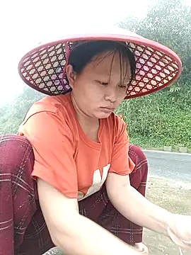 yoyo-mi online show from November 11, 2025, 3:39 am