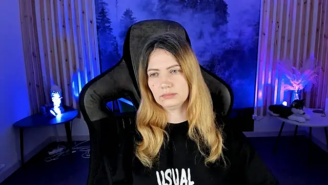 Snapshot of AleksaLaurent chatting on November 10, 2025, 5:39 am AleksaLaurent online show from November 10, 2025, 5:39 am