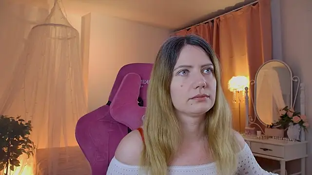 Snapshot of AleksaLaurent chatting on November 11, 2025, 6:02 am AleksaLaurent online show from November 11, 2025, 6:02 am