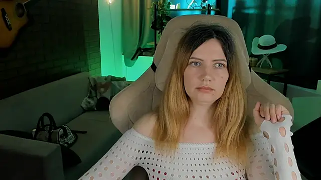 Snapshot of AleksaLaurent chatting on November 12, 2025, 5:41 am AleksaLaurent online show from November 12, 2025, 5:41 am