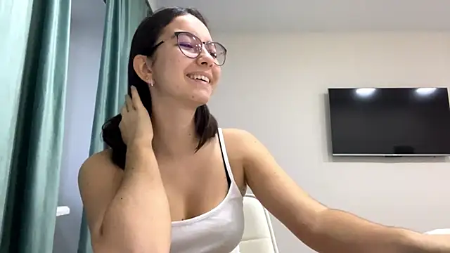 Snapshot of Allisgree chatting on November 18, 2025, 8:30 am Allisgree online show from November 18, 2025, 8:30 am