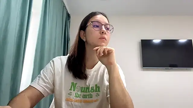 Snapshot of Allisgree chatting on November 20, 2025, 7:19 am Allisgree online show from November 20, 2025, 7:19 am