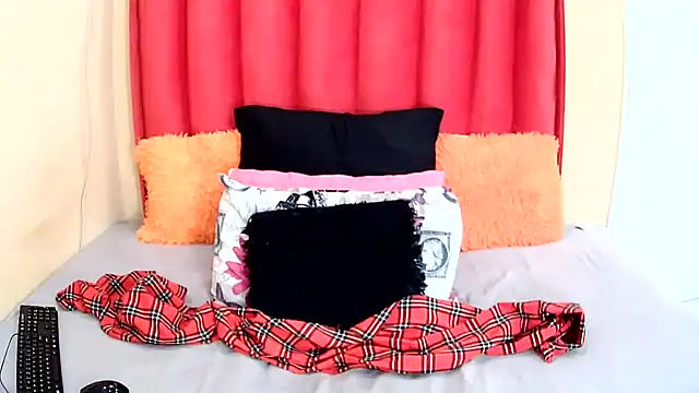 BubblegumBaddiexxxx online show from November 27, 2025, 8:16 am