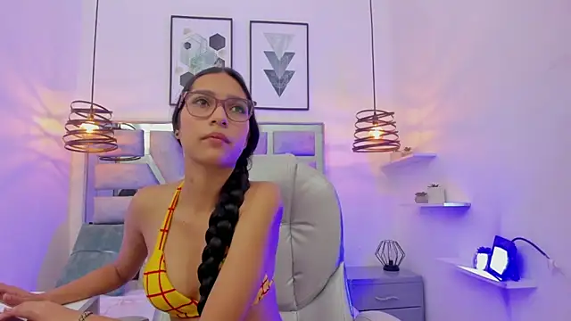 Snapshot of laura_stuar chatting on October 31, 2025, 11:55 am laura stuar online show from October 31, 2025, 11:55 am