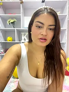 Snapshot of Itskari_ chatting on November 16, 2025, 3:34 am Itskari online show from November 16, 2025, 3:34 am