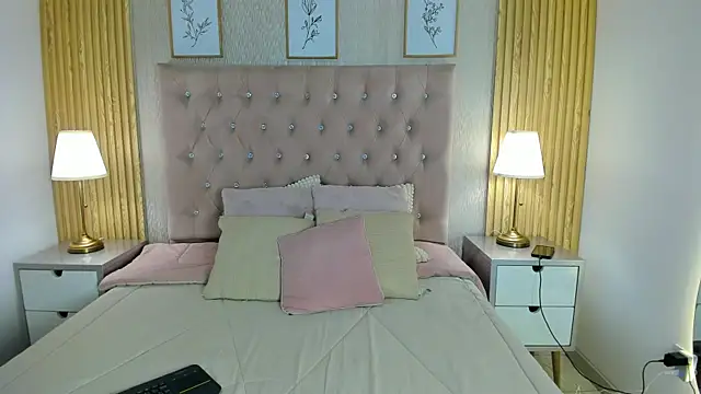 Snapshot of KamyGlam chatting on June 10, 2026, 8:19 pm KamyGlam online show from June 10, 2026, 8:19 pm