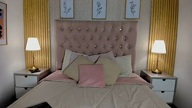 Snapshot of KamyGlam chatting on June 13, 2026, 8:18 pm KamyGlam online show from June 13, 2026, 8:18 pm