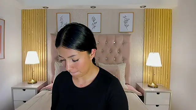 KamyGlam online show from June 19, 2026, 8:12 pm