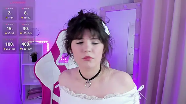 DivaLune online show from November 15, 2025, 9:43 pm