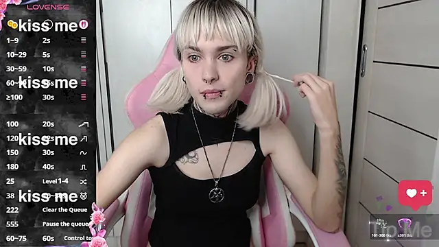 Snapshot of ElixabetANG chatting on November 10, 2025, 11:26 pm ElixabetANG online show from November 10, 2025, 11:26 pm