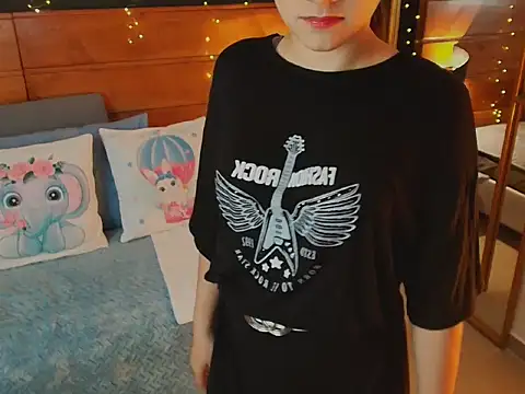 milena kiitty online show from February 9, 2026, 11:47 am