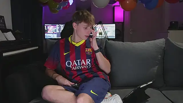 Snapshot of InnocentGuysOF chatting on November 8, 2025, 7:23 pm InnocentGuysOF online show from November 8, 2025, 7:23 pm