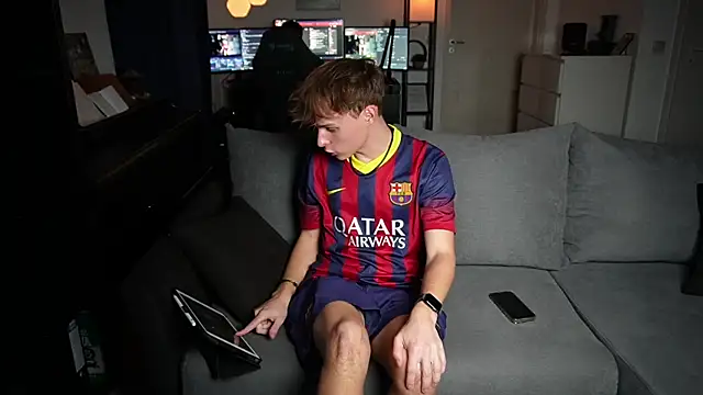 Snapshot of InnocentGuysOF chatting on November 14, 2025, 6:28 pm InnocentGuysOF online show from November 14, 2025, 6:28 pm