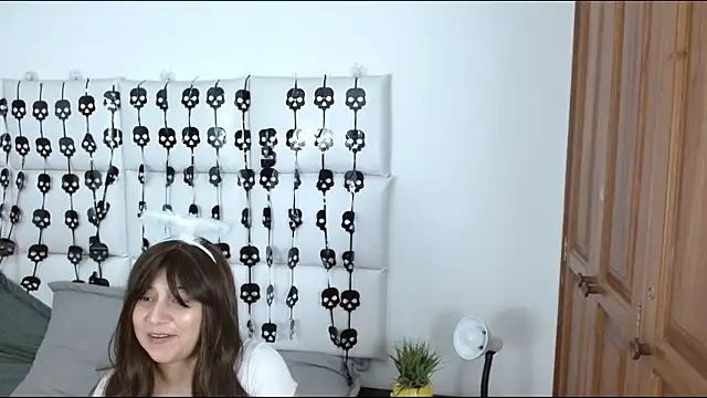 Snapshot of Caroline_belle chatting on November 1, 2025, 3:41 am Caroline belle online show from November 1, 2025, 3:41 am