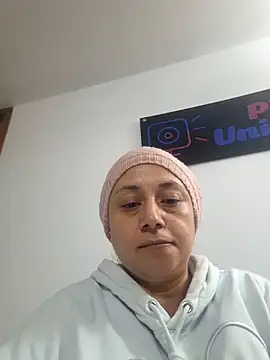 Snapshot of Caroline_belle chatting on November 8, 2025, 3:07 am Caroline belle online show from November 8, 2025, 3:07 am