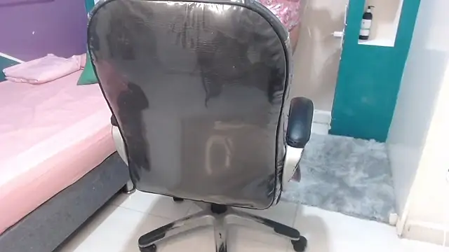 Snapshot of gygyfox chatting on November 24, 2025, 10:31 pm gygyfox online show from November 24, 2025, 10:31 pm