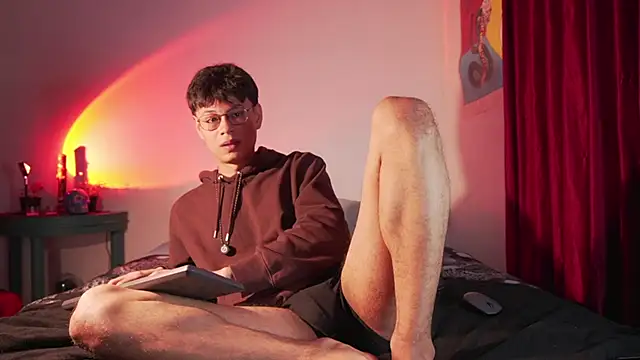 estmonnn online show from April 28, 2026, 1:15 am