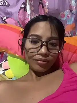 hottiebabe23 online show from November 1, 2025, 4:47 am