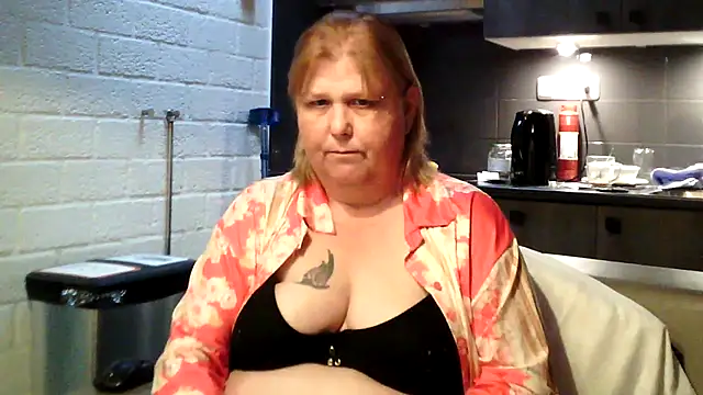 Snapshot of Sylviastar46 chatting on May 6, 2026, 4:34 pm Sylviastar46 online show from May 6, 2026, 4:34 pm