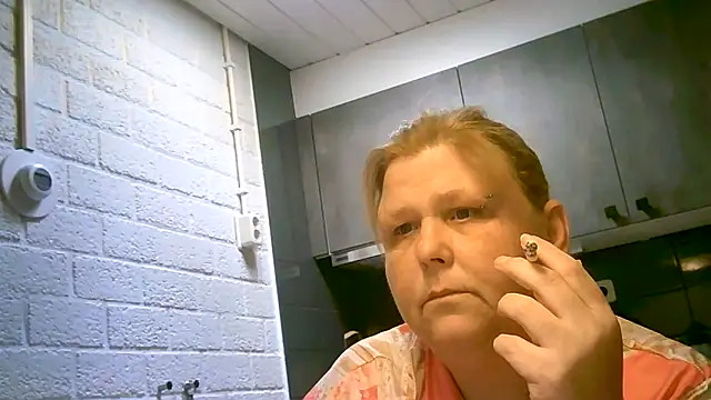 Snapshot of Sylviastar46 chatting on May 11, 2026, 4:15 pm Sylviastar46 online show from May 11, 2026, 4:15 pm