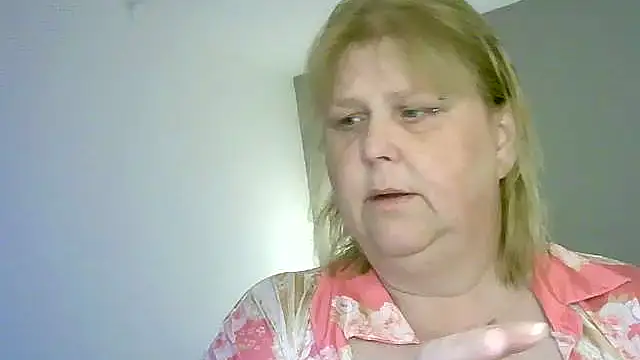 Snapshot of Sylviastar46 chatting on May 15, 2026, 4:58 pm Sylviastar46 online show from May 15, 2026, 4:58 pm