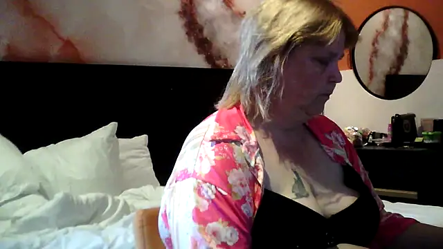 Snapshot of Sylviastar46 chatting on May 17, 2026, 3:08 pm Sylviastar46 online show from May 17, 2026, 3:08 pm