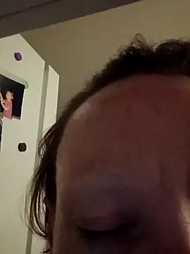 Karebearz1 online show from April 2, 2026, 8:23 am