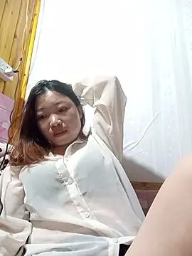 Snapshot of julybe chatting on June 5, 2026, 3:18 pm julybe online show from June 5, 2026, 3:18 pm