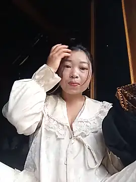 Snapshot of julybe chatting on June 9, 2026, 7:53 am julybe online show from June 9, 2026, 7:53 am