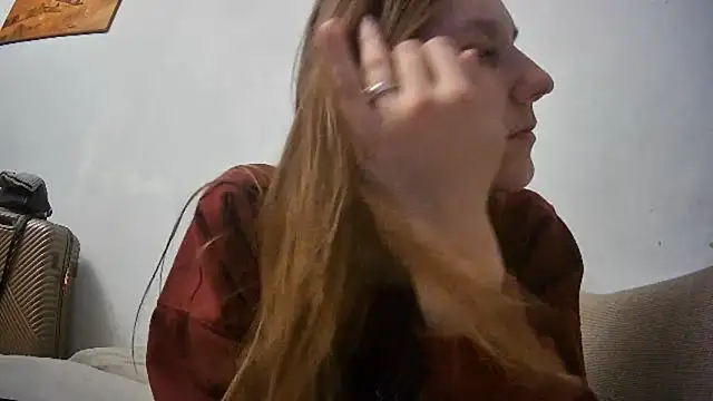 Snapshot of Zizi_Zuzu chatting on November 22, 2025, 7:13 pm Zizi Zuzu online show from November 22, 2025, 7:13 pm