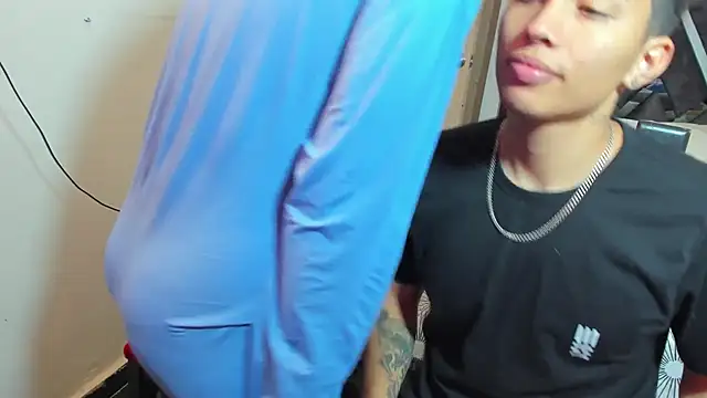 Snapshot of MollyandFher chatting on November 21, 2025, 12:15 pm MollyandFher online show from November 21, 2025, 12:15 pm