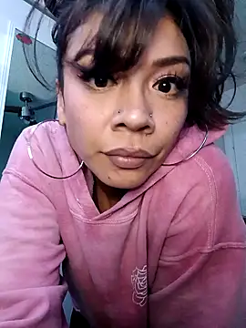 Snapshot of MZThang2Kute chatting on November 14, 2025, 8:13 am MZThang2Kute online show from November 14, 2025, 8:13 am