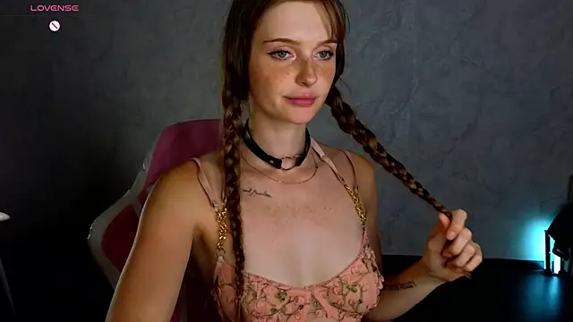 Lovelly molly1 online show from July 29, 2026, 6:28 pm