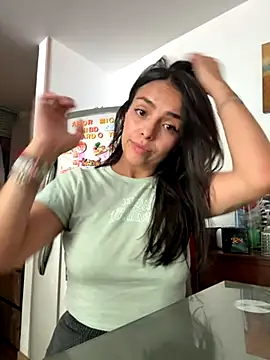 MailynAndNick online show from November 26, 2025, 2:29 pm