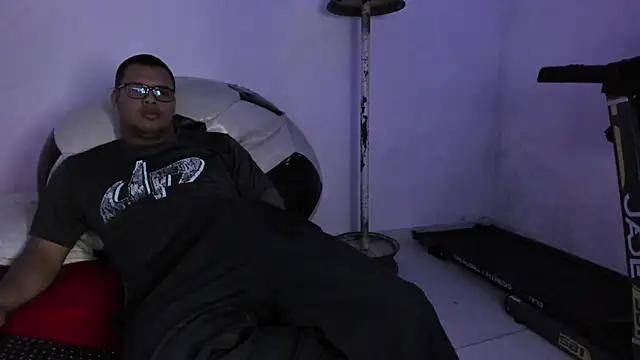 Snapshot of LucassFoster chatting on November 7, 2025, 4:12 am LucassFoster online show from November 7, 2025, 4:12 am