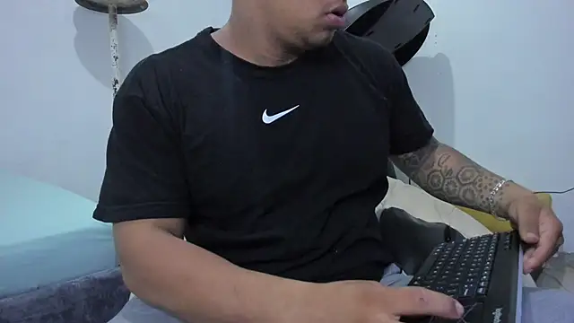 Snapshot of LucassFoster chatting on November 13, 2025, 8:41 pm LucassFoster online show from November 13, 2025, 8:41 pm