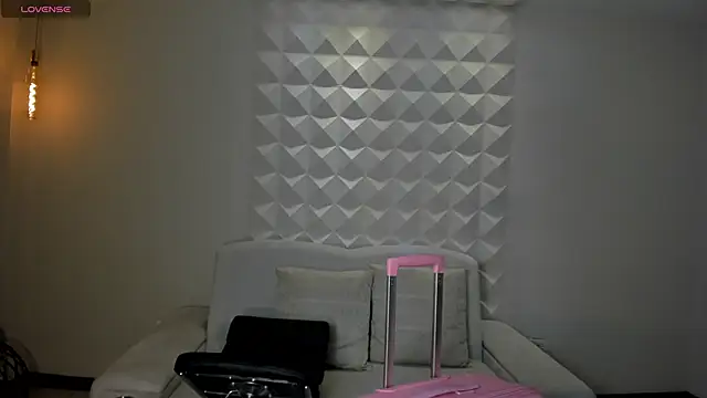 BellaConnorX online show from June 12, 2026, 4:00 am