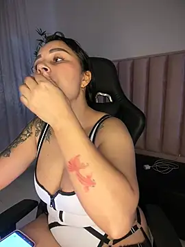 Natural BIGASS Nina online show from January 15, 2026, 8:34 pm