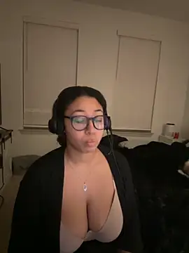 Snapshot of minha_baby chatting on November 14, 2025, 12:20 am minha baby online show from November 14, 2025, 12:20 am