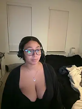 Snapshot of minha_baby chatting on November 23, 2025, 9:42 am minha baby online show from November 23, 2025, 9:42 am