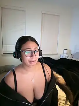 Snapshot of minha_baby chatting on November 28, 2025, 12:52 pm minha baby online show from November 28, 2025, 12:52 pm