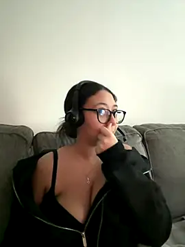 Snapshot of minha_baby chatting on November 30, 2025, 4:22 pm minha baby online show from November 30, 2025, 4:22 pm